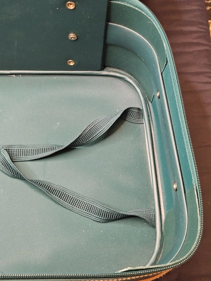 Maleta de viaje Jaguar verde con adornos de cuero - equipaje vintage Foto 4 de 4