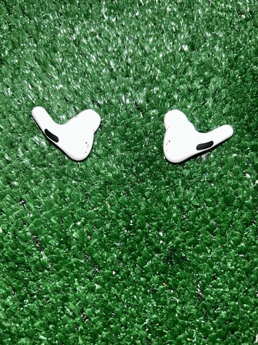 (As Is And Works Great) Apple AirPods Pro 2nd Generation with MagSafe - Photo 3 sur 9