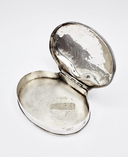 EARLY 18TH CENTURY GEORGIAN SOLID SILVER SHELL SHAPE SNUFF BOX c1720 - Picture 7 of 8