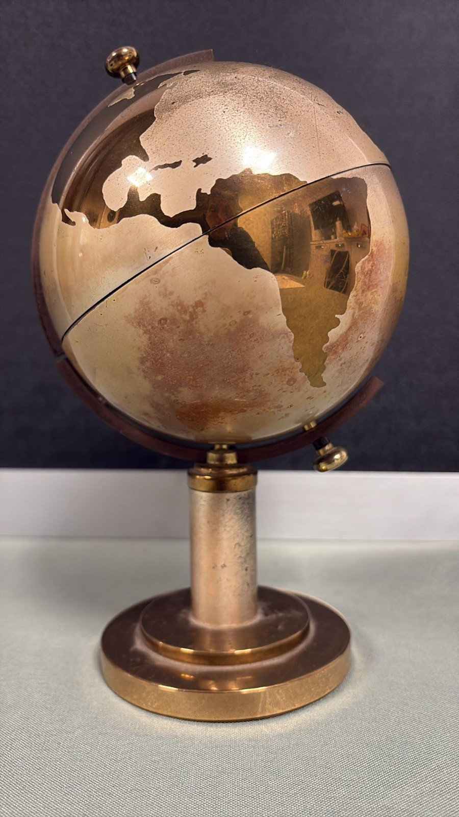 VINTAGE MID 1900'S FLOWERY GLOBE SHAPED BRASS CIGARETTE HOLDER