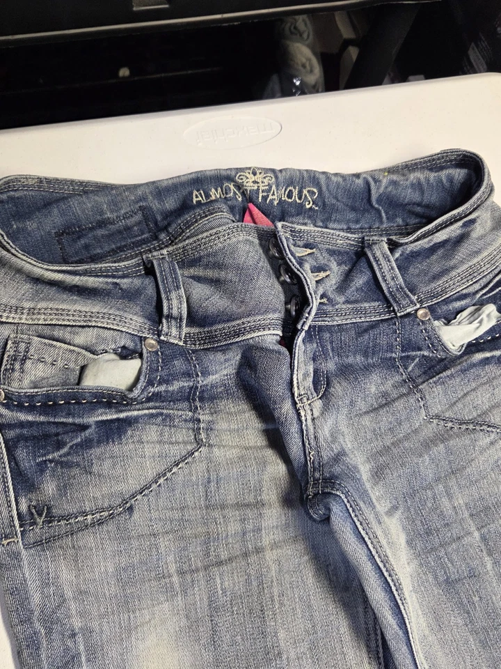 Почти знаменитые женские джинсы размер 9 искусственно состаренные - Изображение 3 из 4
