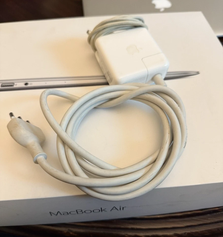 Apple MacBook Air 13" 2017 · i7 · 8GB · 128GB, foto 3 di 5