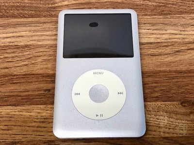 Apple iPod Classic 6th Generation 80GB Silver (A1238) - Bundle w