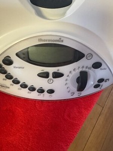 Thermomix TM31, Leichte Gebrauchsspuren am Deckel, plus Messer, Deckeleinsatz