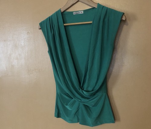 Forever 21 Women's Size Small Tops V Neck Knot Front Green Fitted sleeveless - Picture 2 of 12
