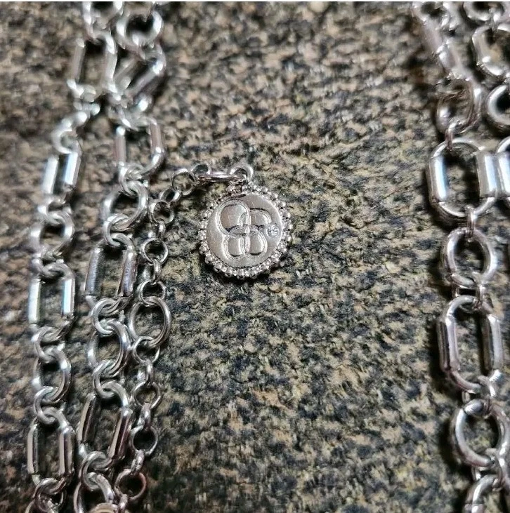 Collar colgante Jessica Simpson imitación turquesa y cristal tono plateado Foto 3 de 4