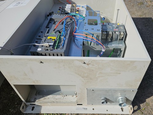 ABB ACH550-PDR-114A-2, 40 HP, 208V-240V Drive w/Disconnect (#13) - Picture 11 of 19