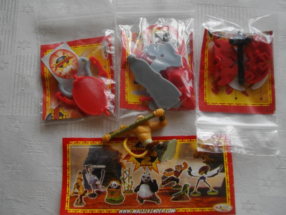 Ü-Ei    -   Kung Fu Panda 2  - Figur + 3 x Serienspielzeug - Bild 1 von 1