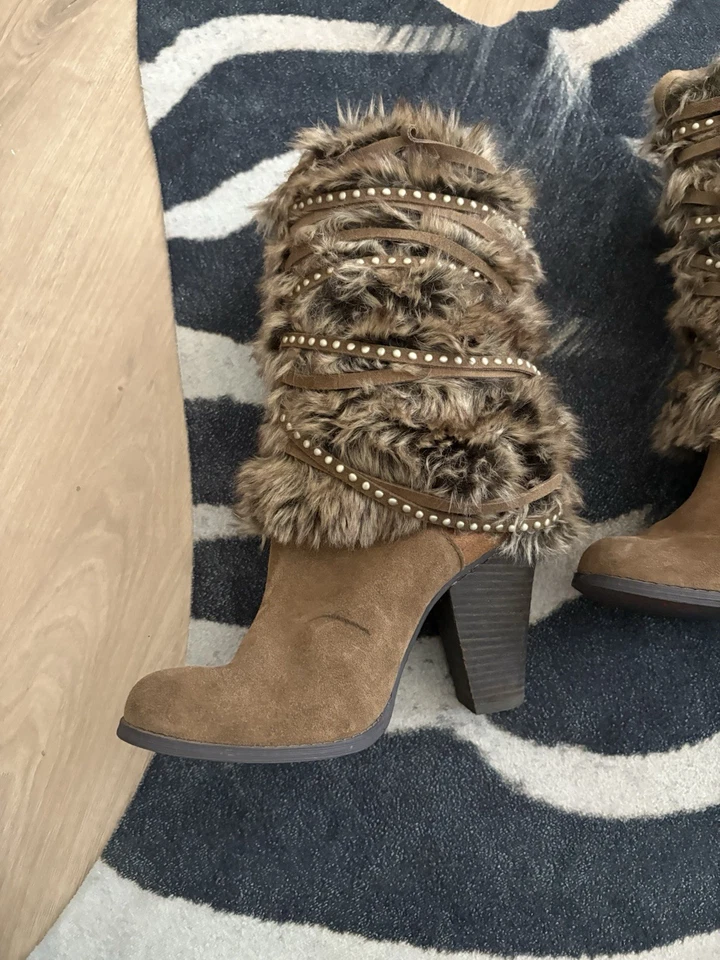 Vtg Y2K Leather And Fur Heeled Boots With Studs Women’s Size 7 - Image 4 of 4