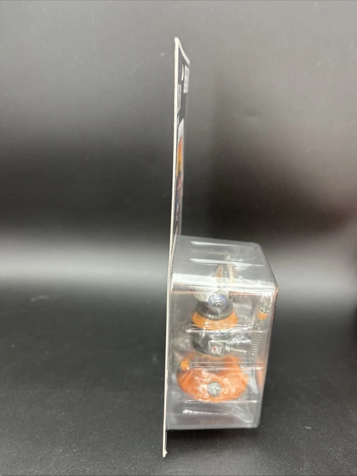 Disney Star Wars DJ R-3X Droid Factory Galaxy's Edge. Droid Depot. Foto 3 de 4