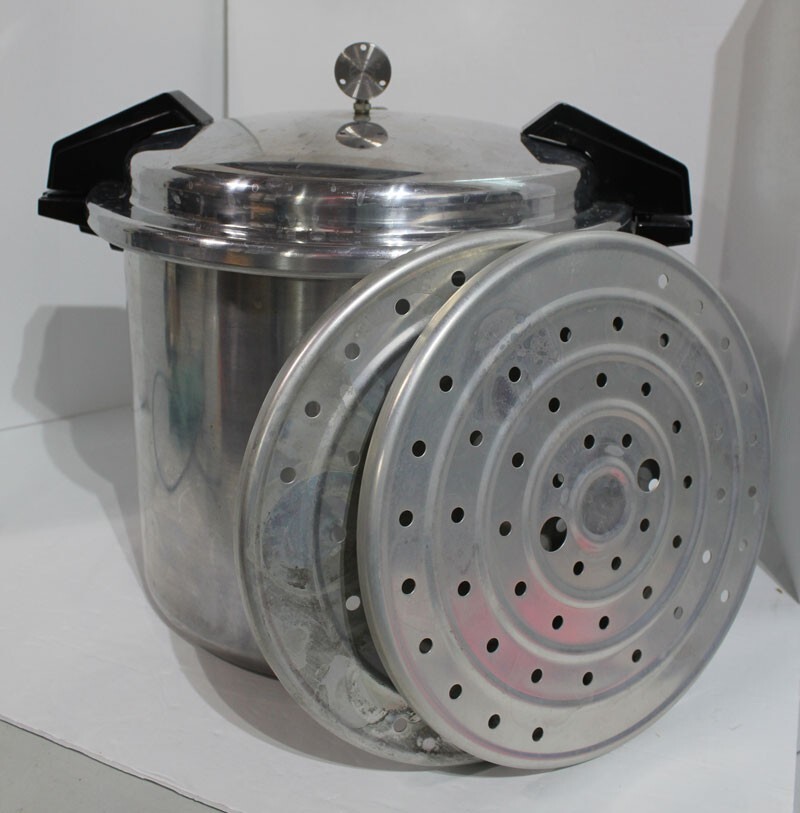 Mirro 22 qt. Aluminum Pressure Cooker/Canner M0522 w/ Original Box