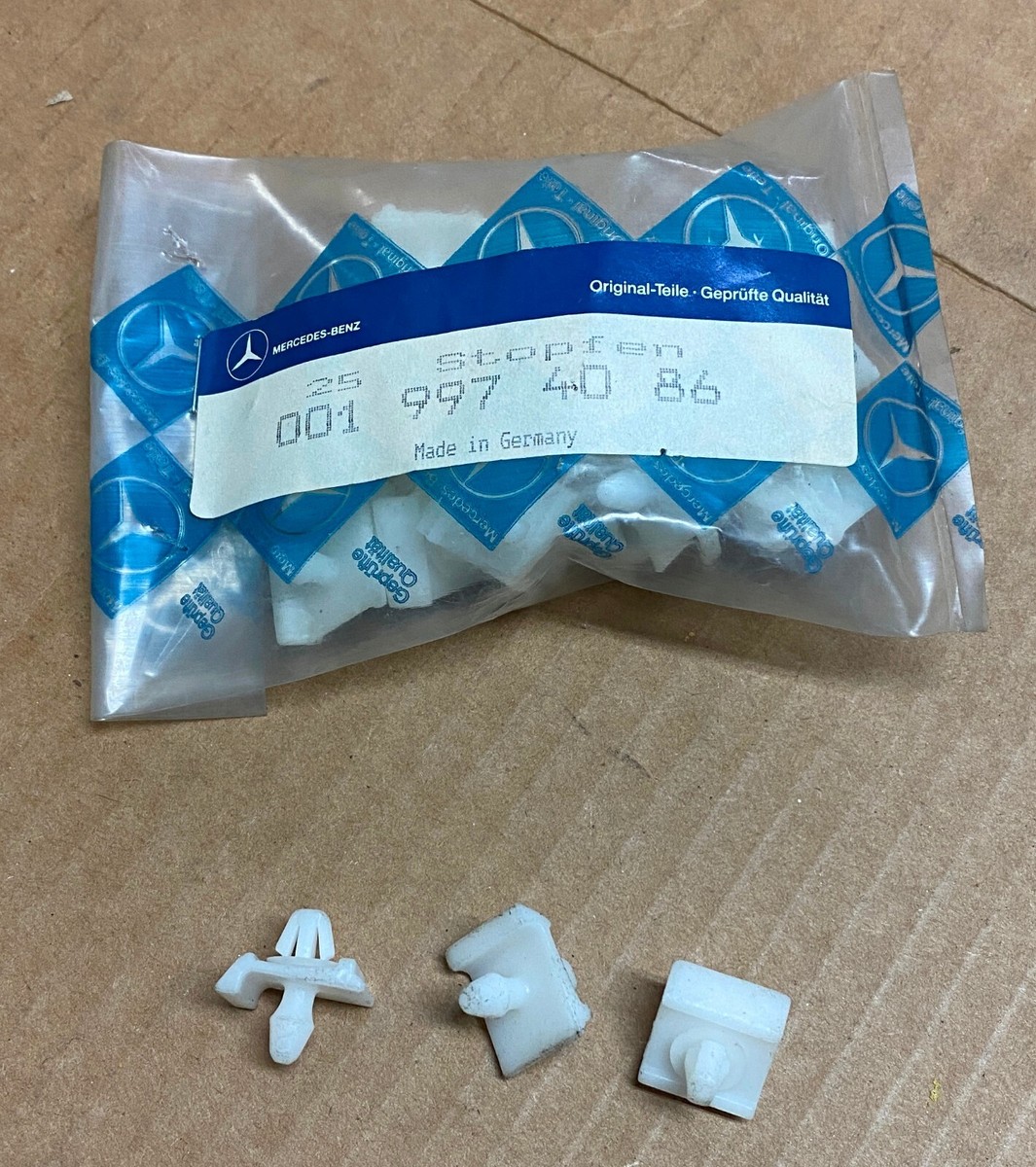 Mercedes-Benz W201 190E 2.3/2.5 16V Door Panel Clip, 25 PCS
