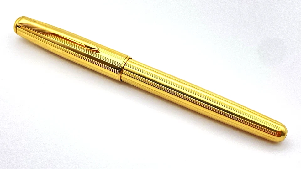 PLUMA ESTILOGRÁFICA PARKER SONNET SERIES EN TROZO DE PATRÓN FORRADO EN ORO ENROLLADO NUEVO EN CAJA FRANCIA Foto 3 de 4