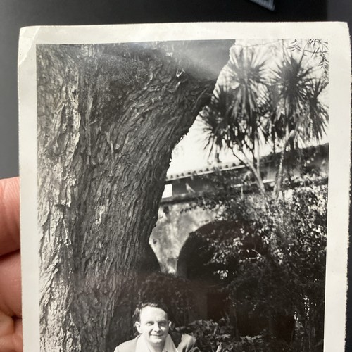1940s Hübscher Mann mit Swag Leaning on Tree Suit Fashion Original Photo P14f21 - Bild 5 von 18
