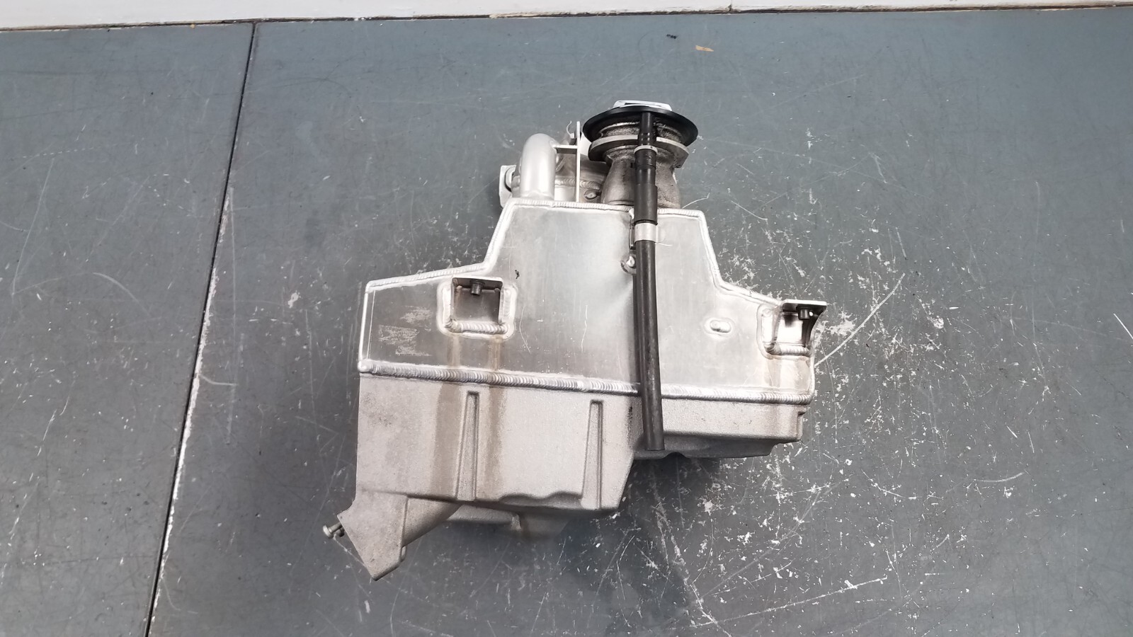 2018 Audi R8 V10 Oil Sump Reservoir Tank / Cap #0182 D1