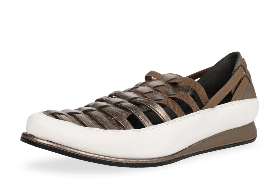 Zapatos planos elásticos de cuero metálico 8 M STUART WEITZMAN para mujer Foto 2 de 4