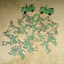 Lot of Vintage Plastic Toy Soldiers Green Army Men Two Military Jeeps Hong Kong