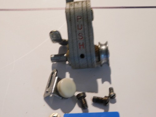 AA7 White Sewing Machine Model 2833 PARTS - - Picture 31 of 79