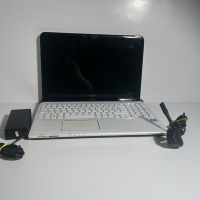 Sony Vaio SVE151J11M Weiß Laptop. 15,6'' Bildschirm. 4GB.