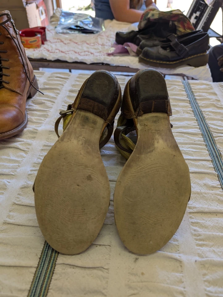 MIZ MOOZ VERONA COLLECTION “CALI” YELLOW & TAN SILVER SHIMMERING LEATHER SANDAL - Image 4 of 4