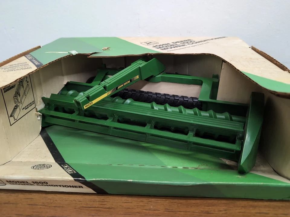 1/16 Ertl Farm Toy John Deere Model 1600 Mower Conditioner Implement - Image 2 of 3