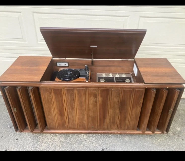 Vintage MCM ZENITH Tube Console Stereo Record Player 1970 “The