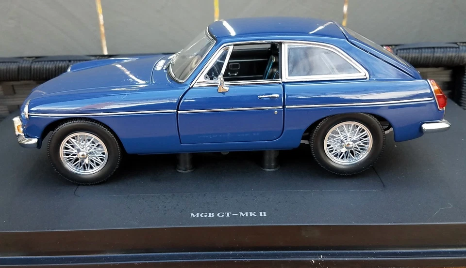 Universal Hobbies 1/18 Scale 4450 MGB-GT-MK1 Diecast Car, Collectibles - Image 2 of 4