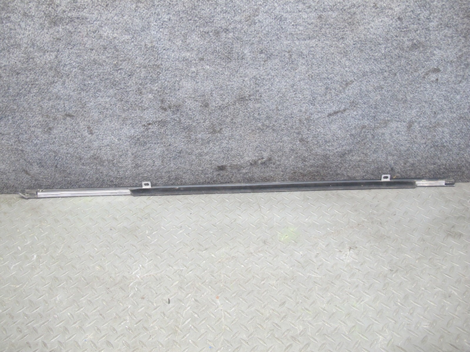 2006-2012 BENTLEY FLYING SPUR FRONT LEFT DOOR WINDOW CHROME TRIM MOLDING SET