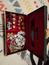 Vintage Jewelry Box W/ Jewlery