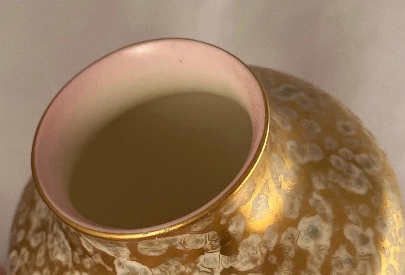 Rare 1913 Antique Royal Worcester Miniature Mottled Gold Vase Blush Rim #1617 - Image 4 of 4