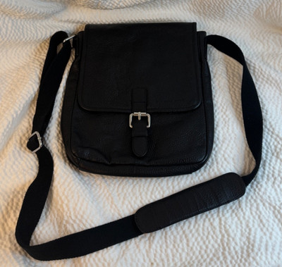 Cole Haan Black Pebbled Leather Crossbody Messenger Bag Adjustable Strap