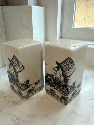 Fishs Eddy 2009 Alice in Wonderland Tenniel Mad Hatter Salt & Pepper Shaker Set - Picture 7 of 12