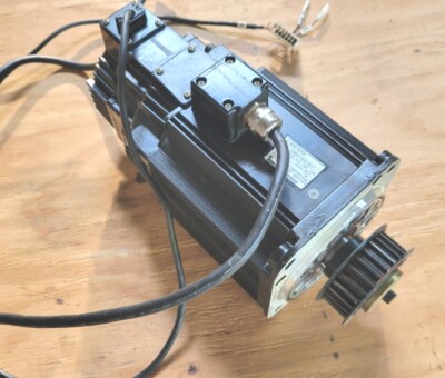 YASKAWA 1300W 10.7A  AC SERVO MOTOR SGMGH-13A2A-YR13 WITH UTSAE-B17BBF ENCODER