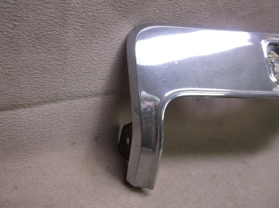 1973 MERCURY COUGAR PADRÃO XR7 CAPÔ MOLDAGEM CENTRAL, SEM EMBLEMA, TÃO CROMADO - Imagem 2 de 4