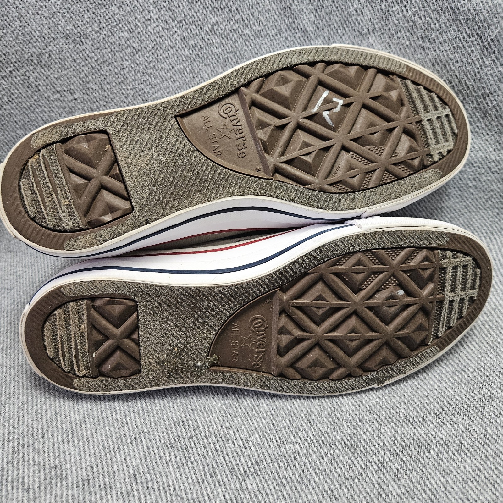 Converse Chuck Taylor All Star White Sneakers Women’s Size 7 Low Top Lace Up thumbnail 8