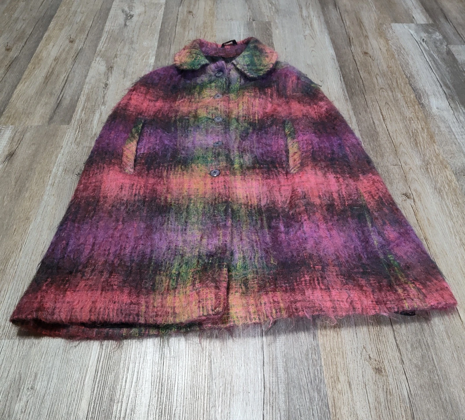 VTG Scottish Mohair Cape Women's Sz M Poncho Plaid Jacket J. Morrison Boho
Opens in a new window or 
