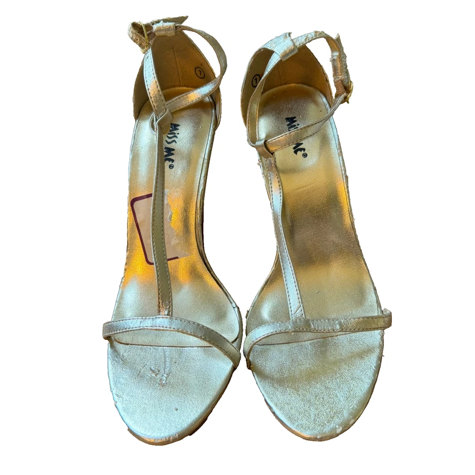 Sandalias Miss Me para mujer talla 7 tacón de aguja punta abierta 4,5 pulgadas tacones de metal brillante Foto 2 de 4