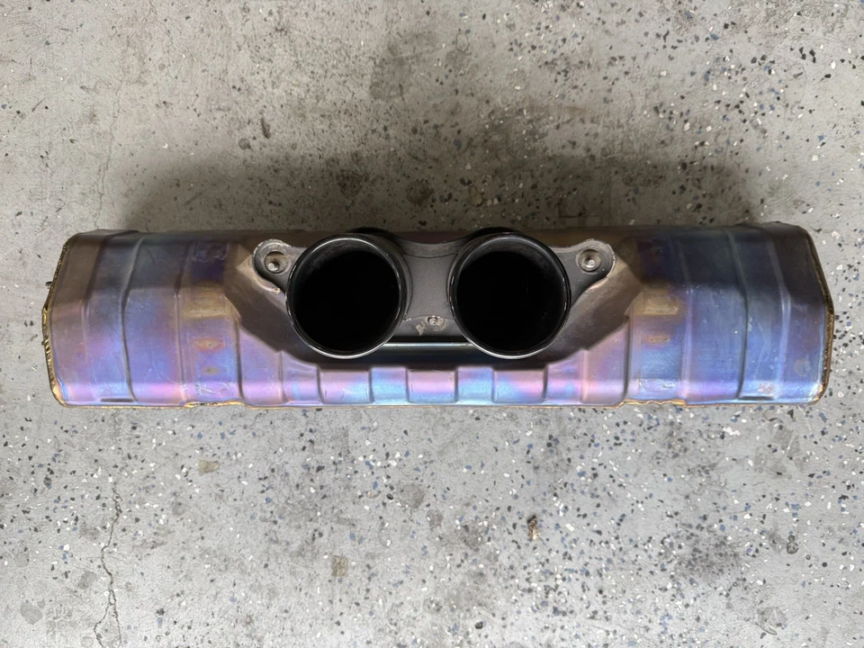 Silenciador de titanio 991/992 Porsche GT3RS OEM Foto 3 de 4