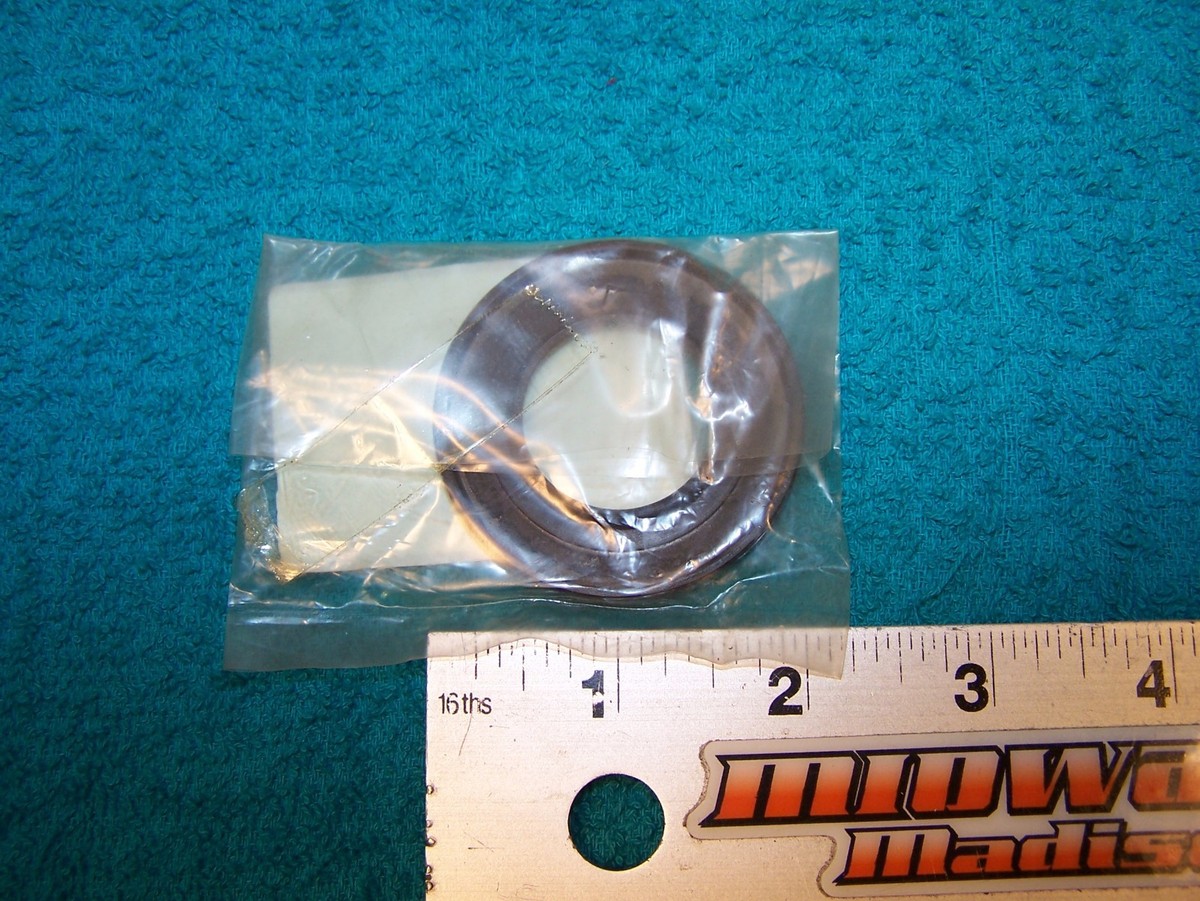 KAWASAKI ZX1000 NEW REAR WHEEL OIL SEAL 92049-1061 ZG ZX 1000 VN