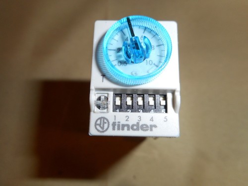 Finder Relay 85.02.0.125.0000 plug-in timer relay (NIB) - Picture 3 of 4