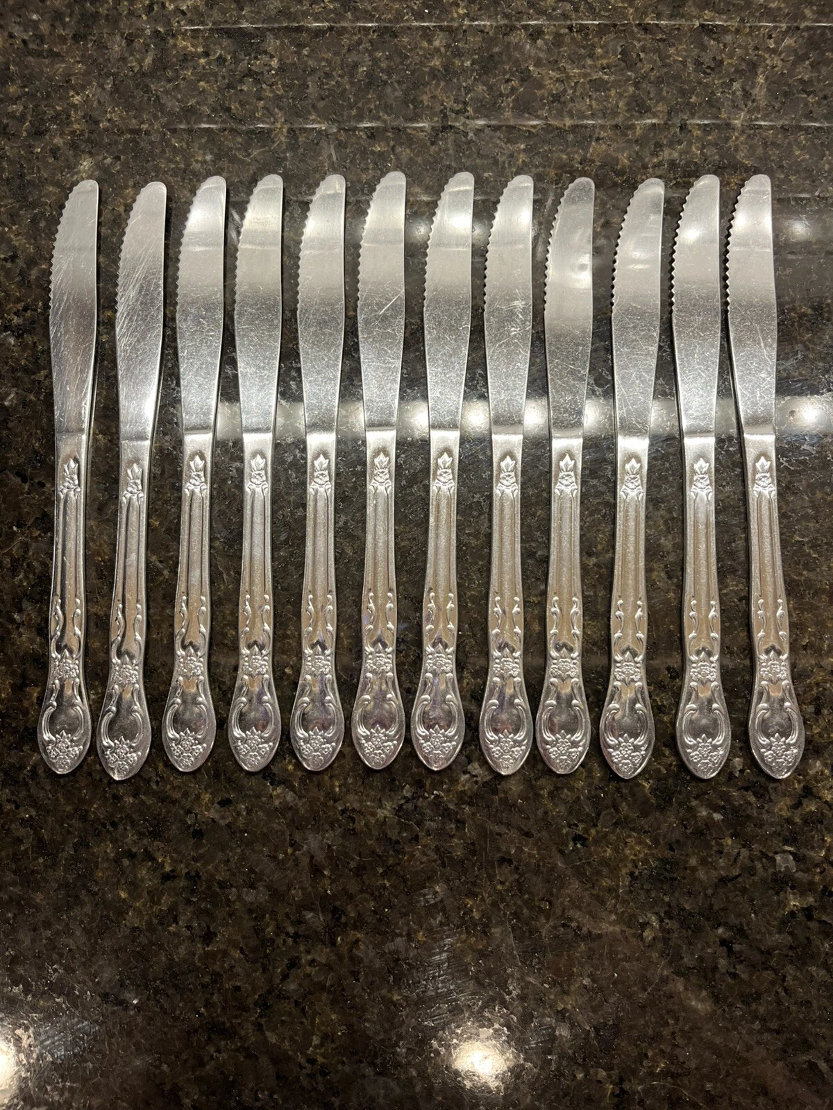 Oneida Oneidacraft Venus Knifes Large Serrate Lot Of 12 Stainless Steel 8 3/8”