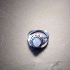 Vintage-style sterling silver ring with an iridescent moonstone Size 7