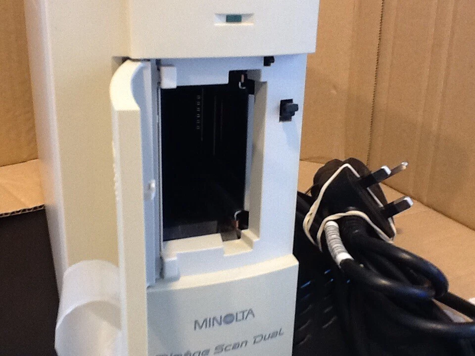 MINOLTA F-2400 DIMAGE SCAN DUAL FILM SIDE SCANNER + Power Supply - Image 3 of 4