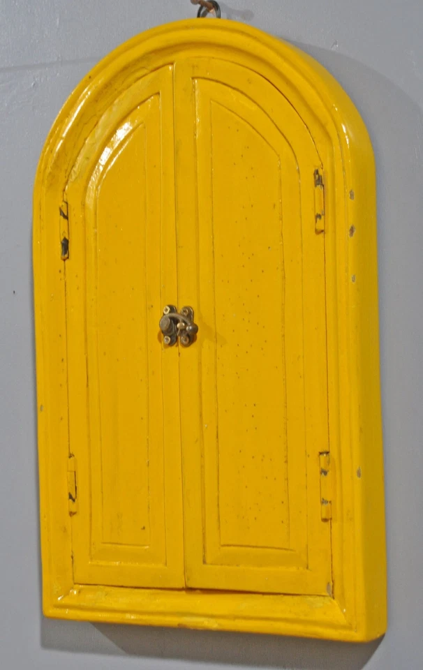 Espejo amarillo brillante con marco de ventana para decoración de pared con forma de arco de madera hecho a mano Foto 3 de 4