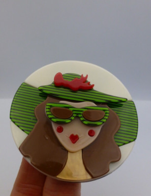 Vintage moderne BROSCHE Handarbeit Happy go Lucky Lady Sonnenbrille Acryl Bakelit