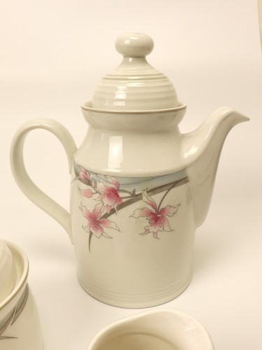 Vintage Royal Doulton Teapot Sugar Bowl Milk Jug Set Fresh Flowers L.S.1052 - Picture 8 of 14