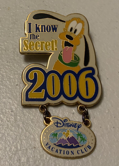 DVC - I Know the Secret! 2006 Pluto - Dangle Disney Pin 46898