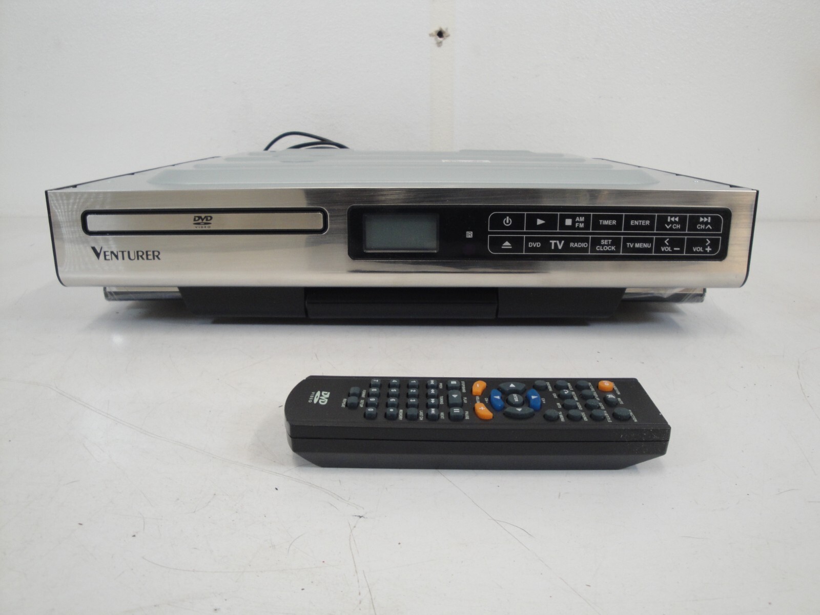 ZS4F4 VENTURER UNDER KLV3915 15.4'' TV/DVD/RADIO COMBO PLAYER W