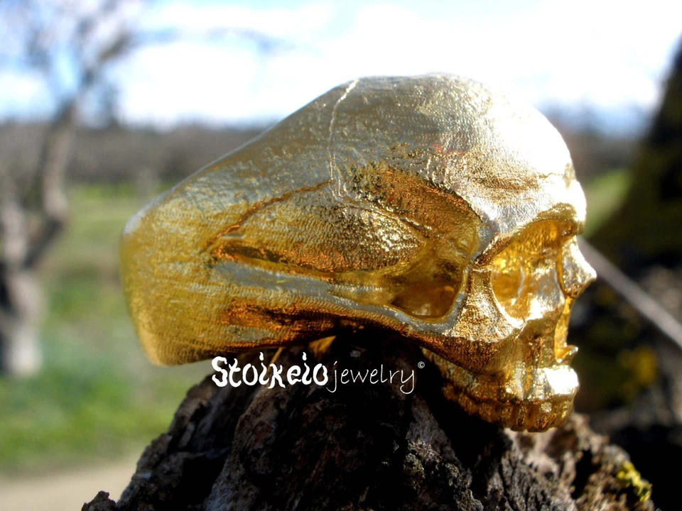 Anillo de media calavera en bruto de oro chapado en oro en plata de ley 925 anillo de calavera para hombre Foto 3 de 4