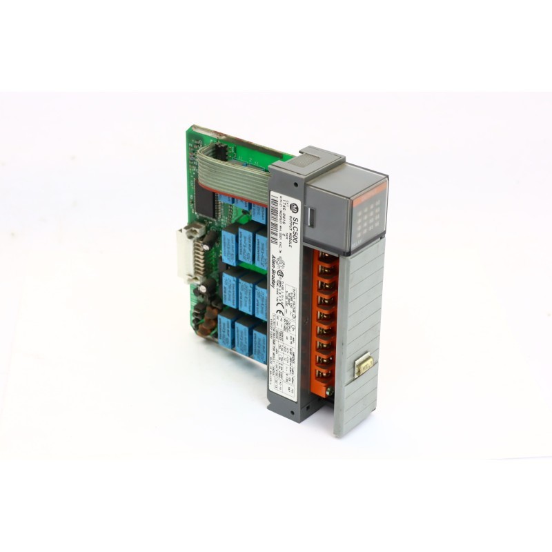 Allen-Bradley 1746-OW16 Ser. C SLC 500 OUTPUT MODULE (B975)